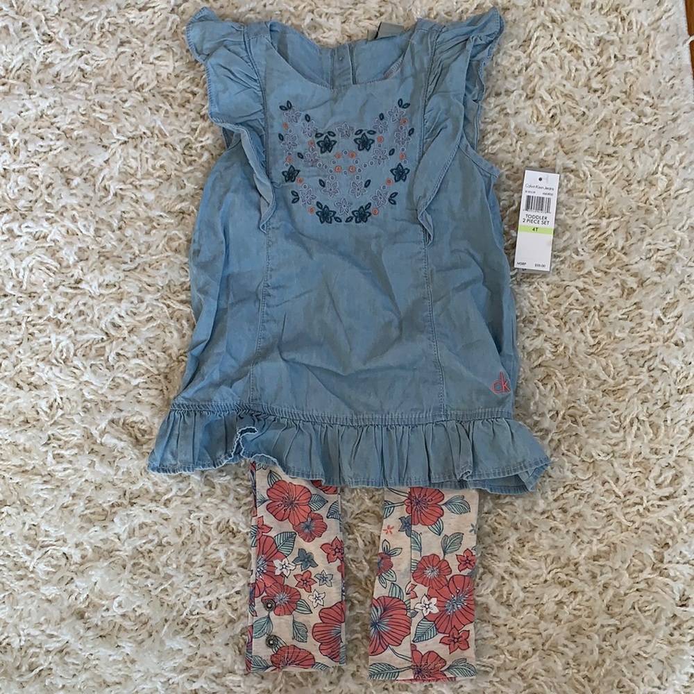 Chambray sleeveless top and floral leggings set